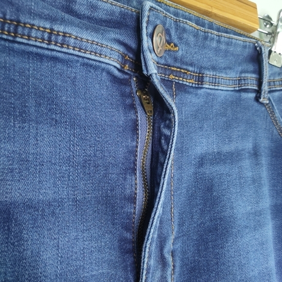 Love & Legend blue jeans with raw hem and double black stripe on leg - Picture 11 of 11